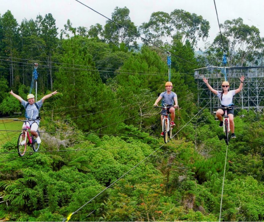 3 friends skycircling in an ecopark